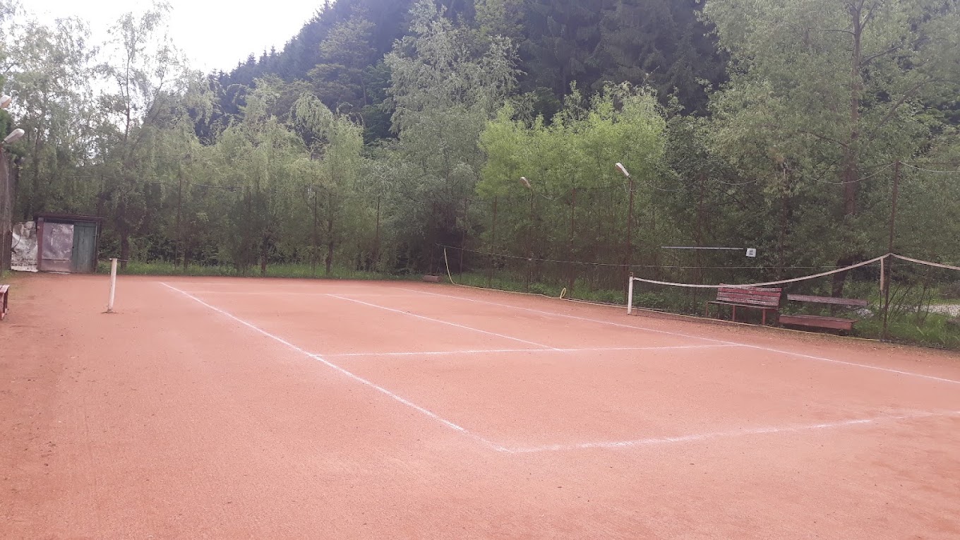 Teren de tenis de câmp