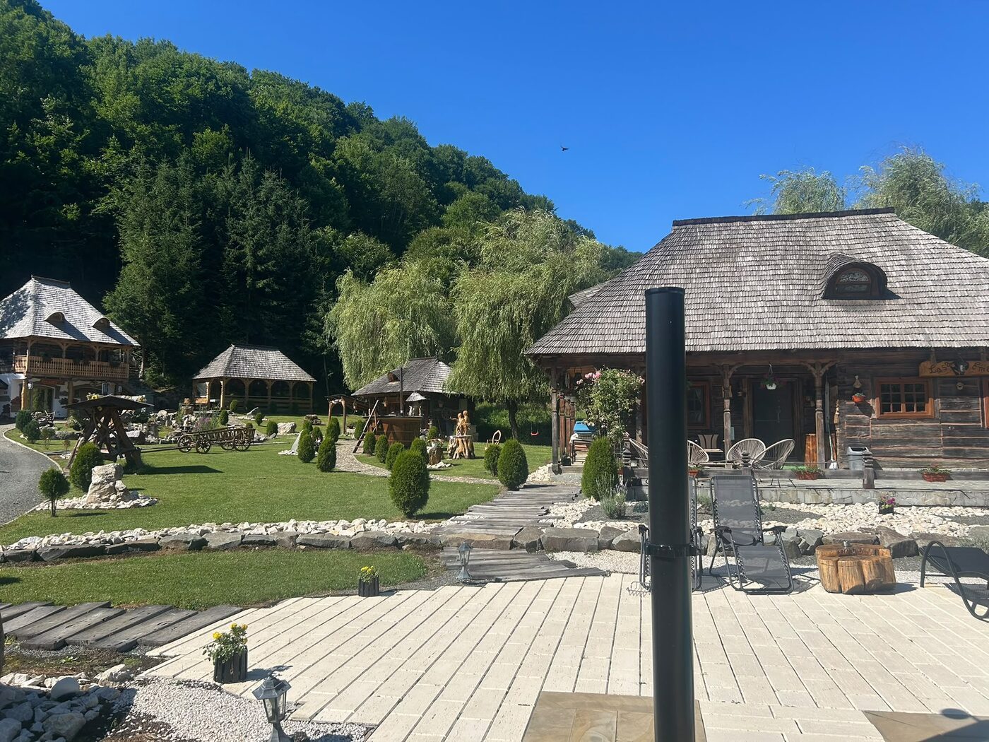 Satul lui Traian în lumina verii