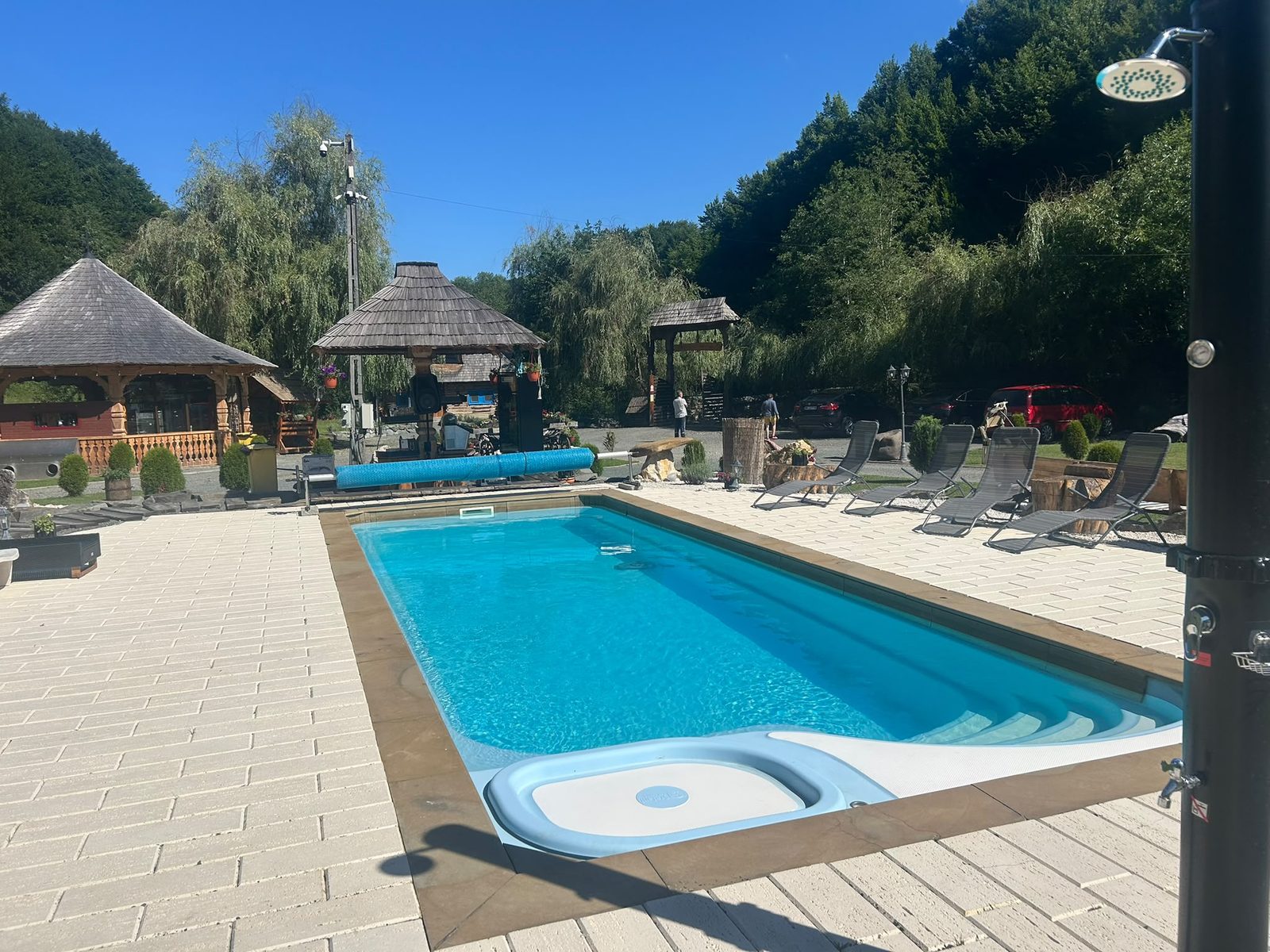 Piscină sub cerul liber